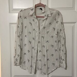 Women’s button down H&M divided white top with sparrows